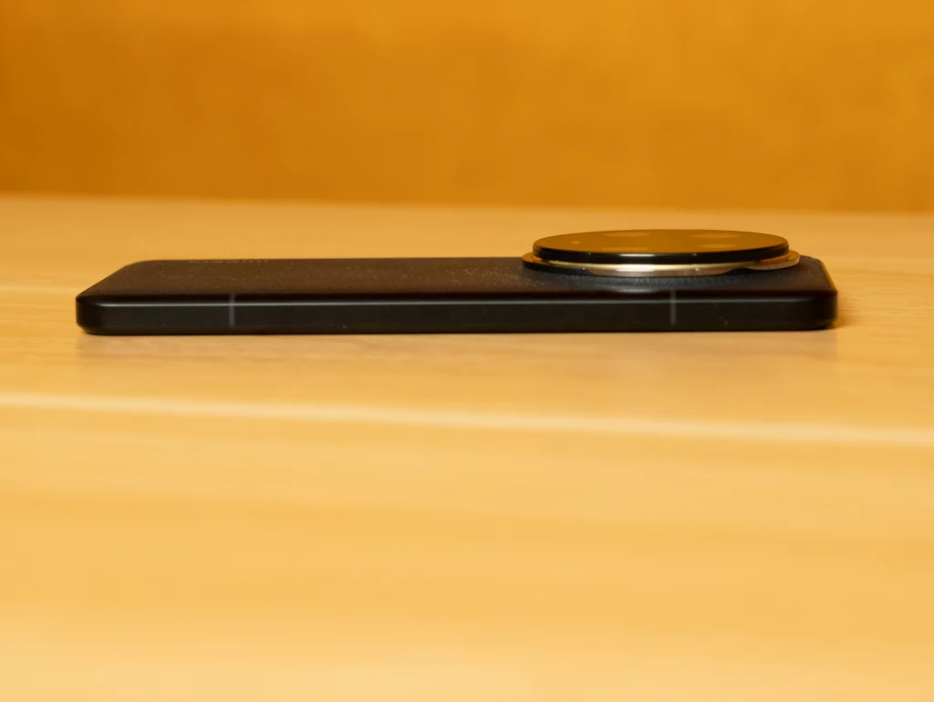 Xiaomi 14 Ultra left-side view